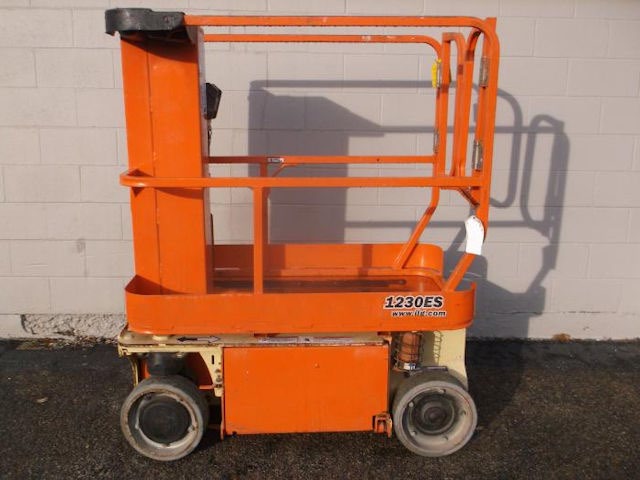 JLG 1230 ES in cantiere