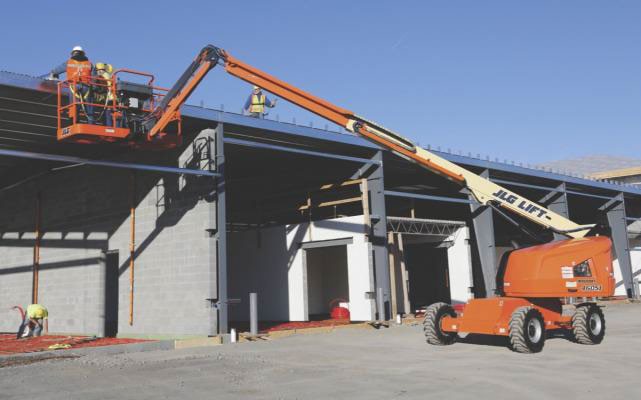 JLG 400 AJ in cantiere
