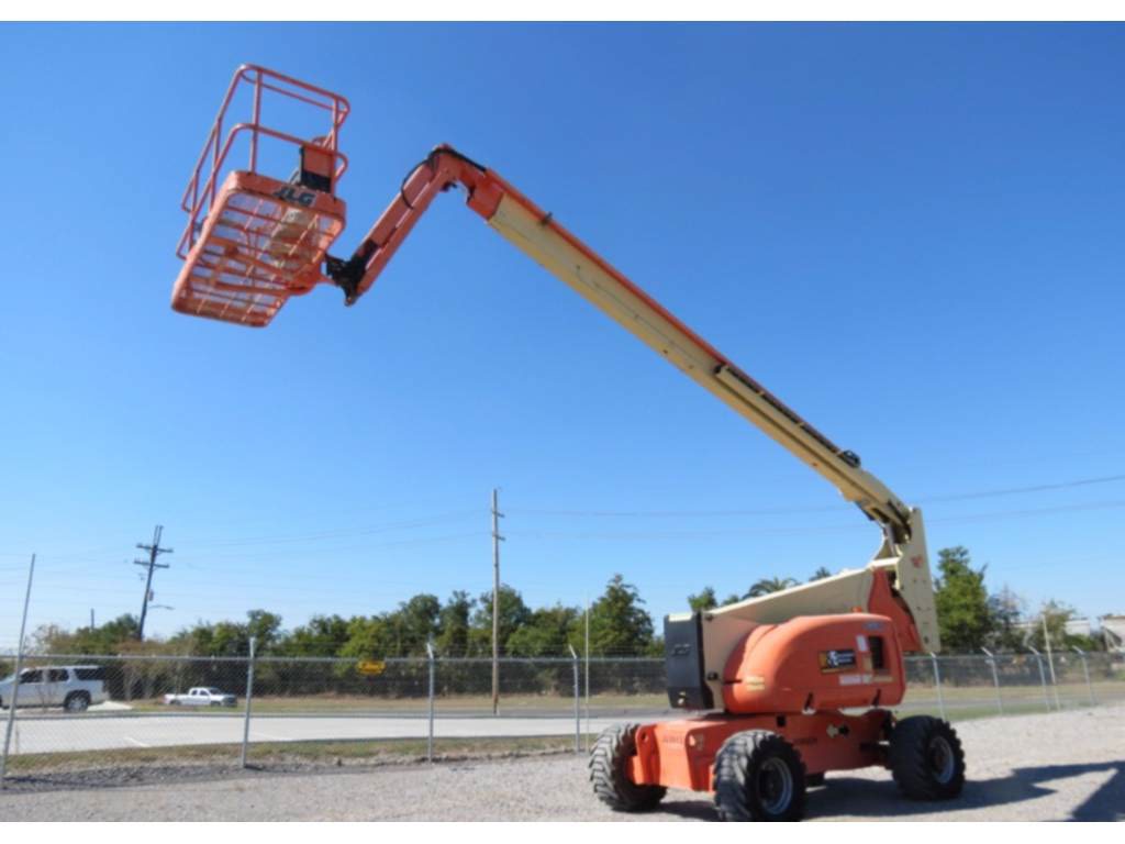 JLG 800 AJ in cantiere